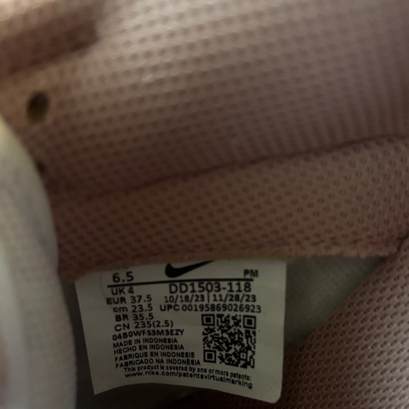 Nike Women's Blush and White Sneakers - Picture 4 of 4